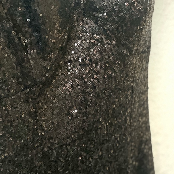 GUESS black sequin dress with sweetheart cut and feathers Keyhole Back Size 4 - Picture 10 of 10